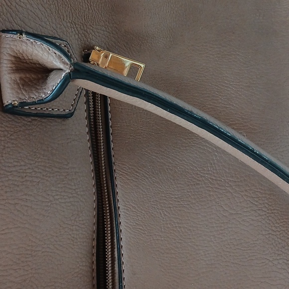 Executive  style leather bag with matching quick weekend clutch - Picture 4 of 8